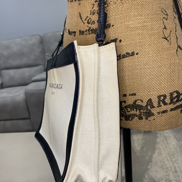 BALENCIAGA Crossbody bag - Picture 11 of 16